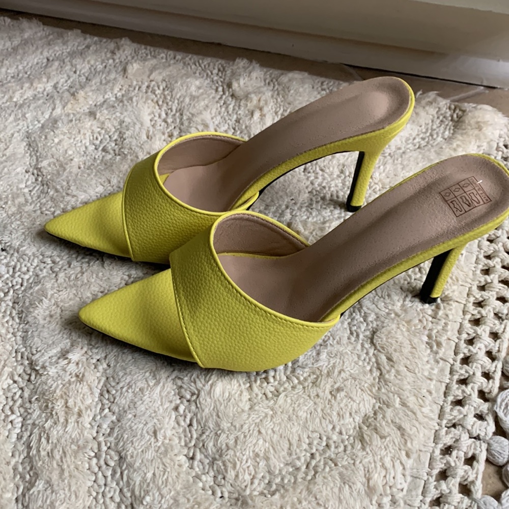 Beautiful sandals - Picture 2 of 7